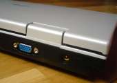 Nap�jac� konektor a VGA v�stup
